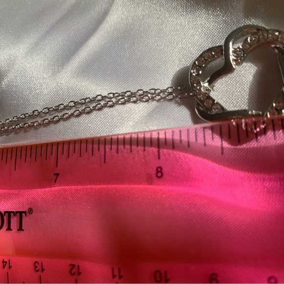 New High quality silver rhodium Swarovski crystal double heart on 17 inch chain - Picture 5 of 6